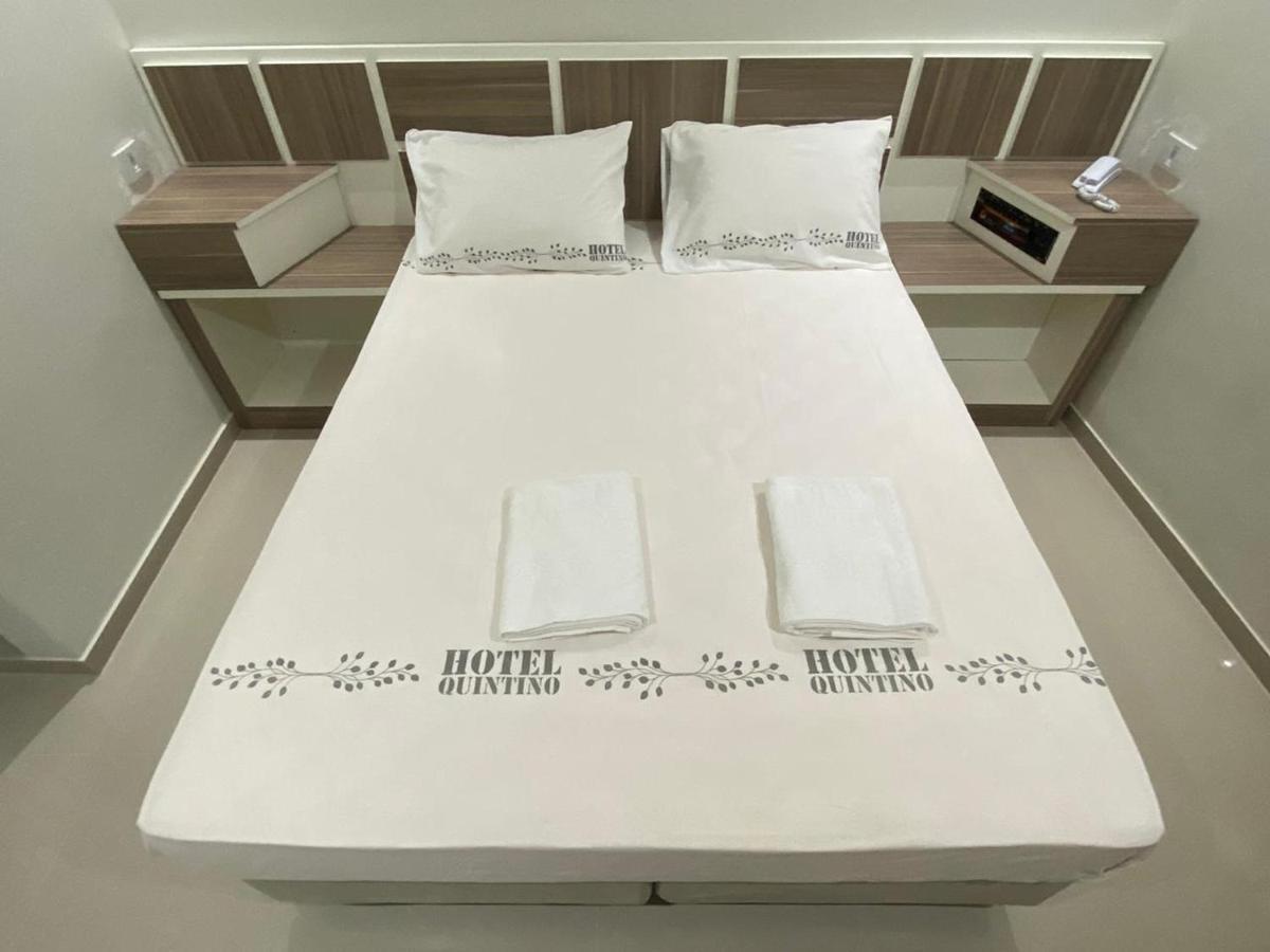 Hotel Quintino - Metro Se -Localizado No Coracao De Sao Paulo Proximo Ao Bras E 25 De Marco Com Estacionamento No Local Gratis Экстерьер фото A bed with a mattress