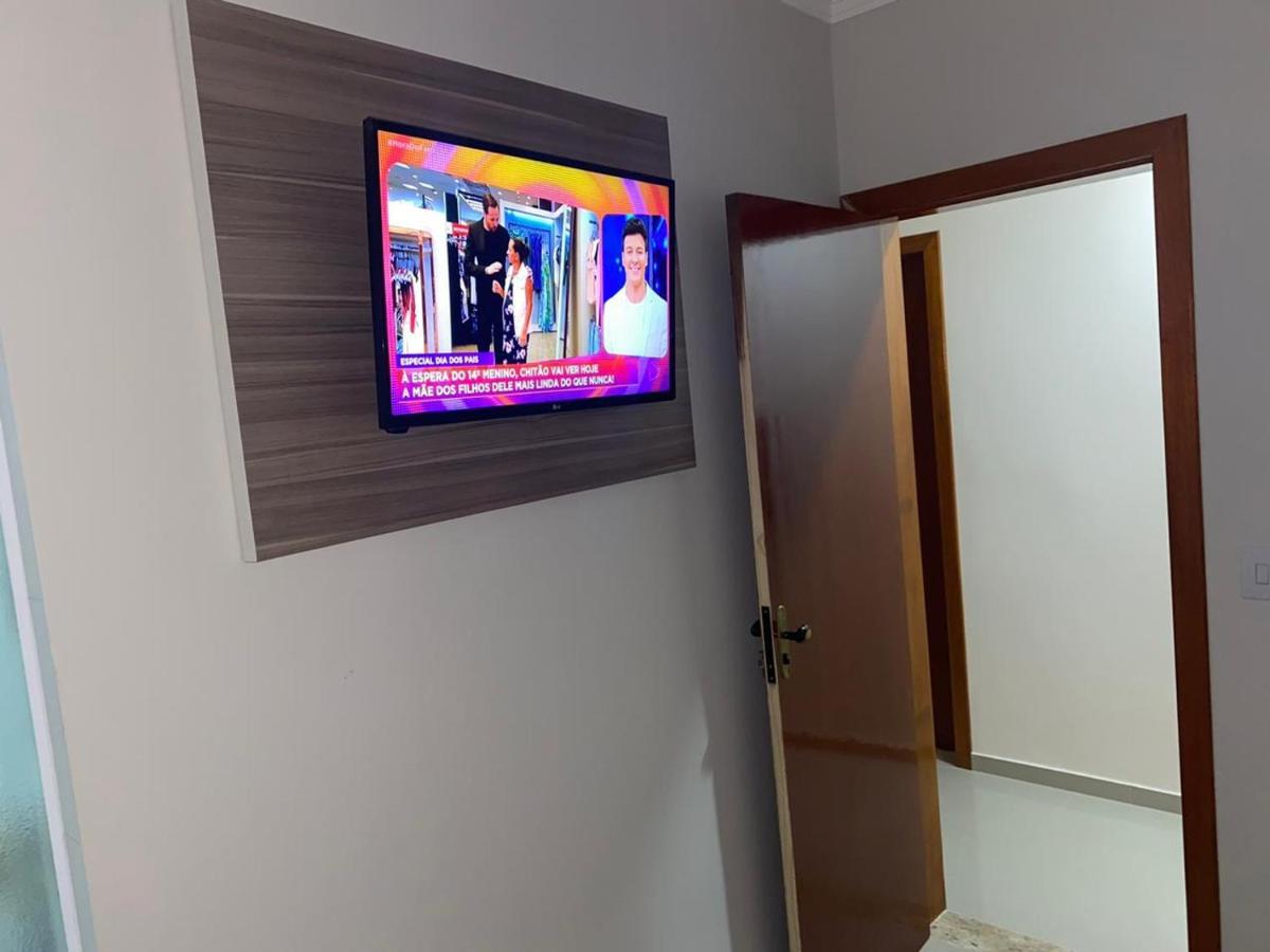 Hotel Quintino - Metro Se -Localizado No Coracao De Sao Paulo Proximo Ao Bras E 25 De Marco Com Estacionamento No Local Gratis Экстерьер фото A television in a hotel room